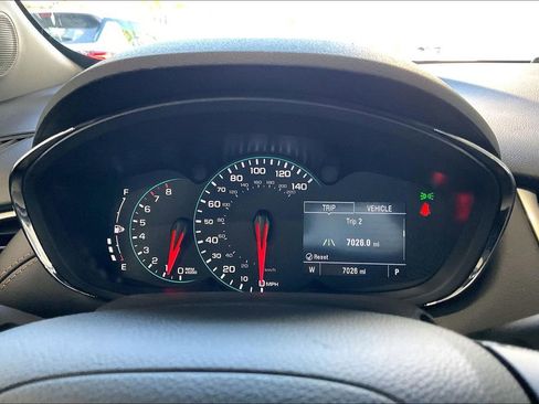 Used 2022 Chevrolet Trax LT w/ LT Convenience Package image 7