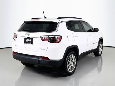 Used 2024 Jeep Compass Latitude image 7