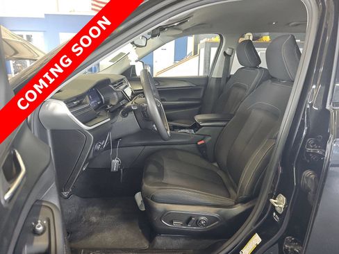Used 2023 Jeep Grand Cherokee L Laredo RWD image 6