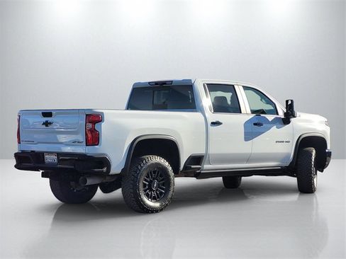 Used 2024 Chevrolet Silverado 2500 ZR2 w/ Technology Package image 4