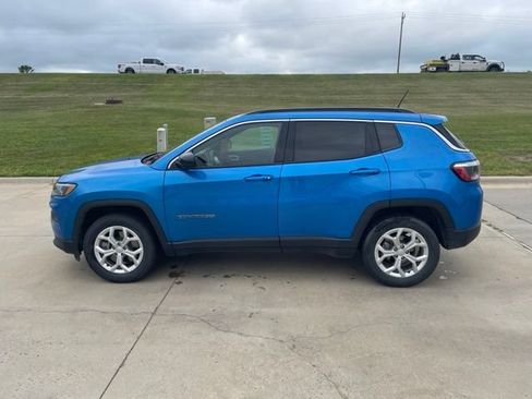 Used 2024 Jeep Compass Latitude AWD/4WD image 6