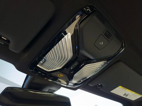 Used 2023 BMW 330i Sedan w/ Convenience Package image 19