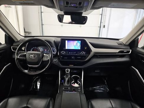 Used 2023 Toyota Highlander XLE AWD/4WD image 32