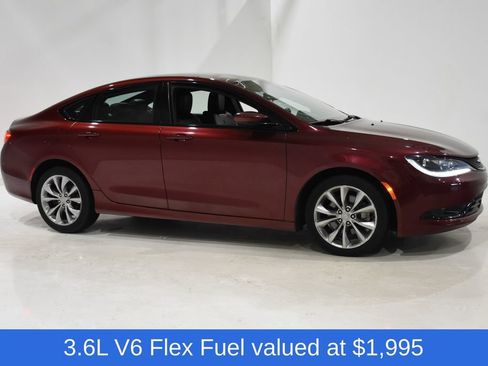 Used 2015 Chrysler 200 S FWD image 3