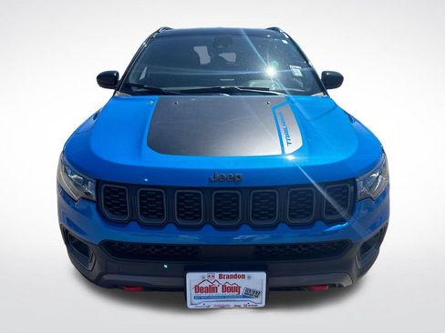 Used 2025 Jeep Compass Trailhawk AWD/4WD image 9