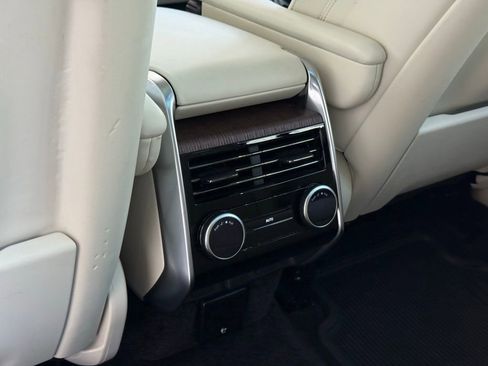 Used 2023 Land Rover Range Rover Long Wheelbase SE image 22