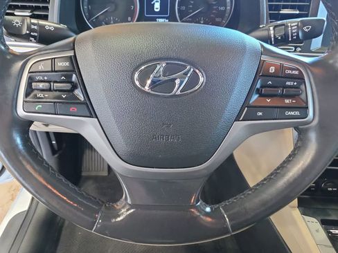 Used 2018 Hyundai Elantra Value Edition FWD image 19