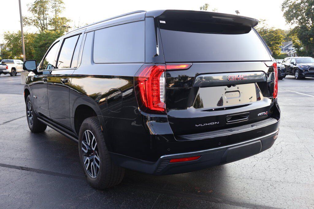 Used 2023 GMC Yukon XL AT4 w/ AT4 Premium Package AWD/4WD image 5