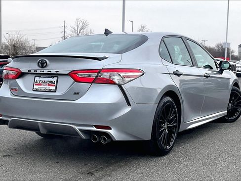 Used 2020 Toyota Camry SE image 12