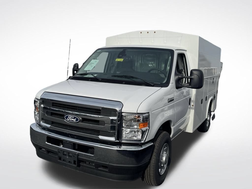 New 2026 Ford E-350 and Econoline 350 Super Duty w/ Interior Upgrade Package RWD image 4