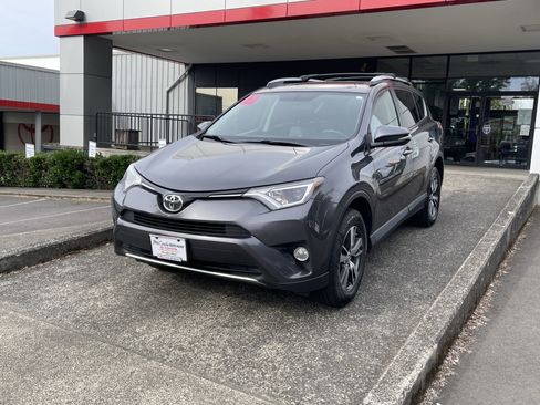 Used 2016 Toyota RAV4 XLE AWD/4WD image 3