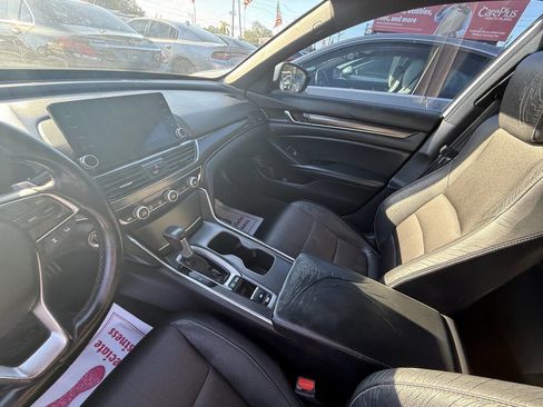Used 2018 Honda Accord Sport image 9