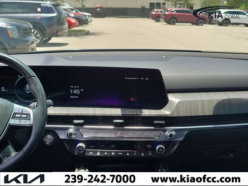 Certified 2025 Kia Telluride SX w/ SX Captain's Chair Package FWD image 19