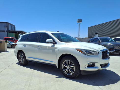 Used 2020 INFINITI QX60 Luxe w/ Essential Package FWD image 8
