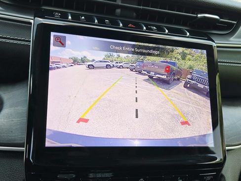 Used 2023 Jeep Grand Cherokee L Limited AWD/4WD image 29
