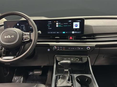 Used 2025 Kia Carnival SX Prestige FWD image 11