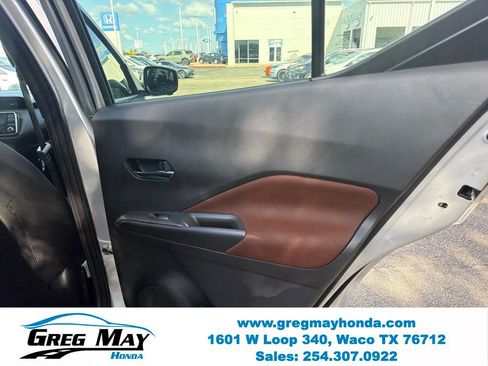 Used 2018 Nissan Kicks SR FWD image 22