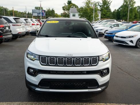Used 2025 Jeep Compass Limited AWD/4WD image 3