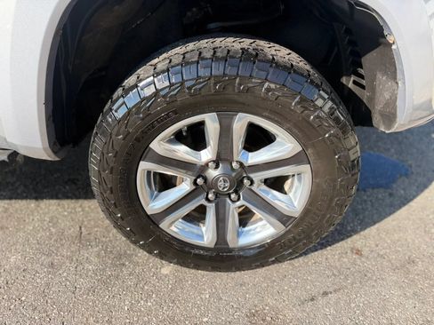 Used 2016 Toyota Tacoma Limited w/ Towing Package AWD/4WD image 10