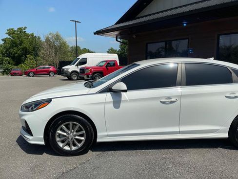 Used 2018 Hyundai Sonata SE FWD image 2