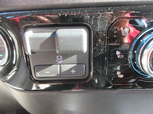 New 2026 GMC Sierra 1500 SLT w/ SLT Premium Package image 18