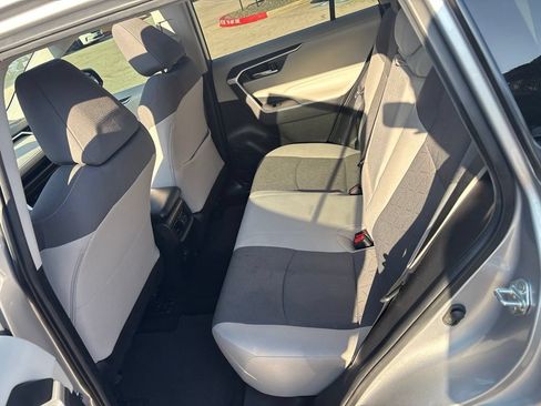 Used 2022 Toyota RAV4 XLE w/ Convenience Package FWD image 19