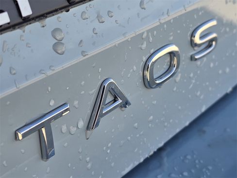 New 2026 Volkswagen Taos SEL image 7