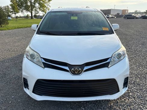 Used 2019 Toyota Sienna LE AWD/4WD image 2