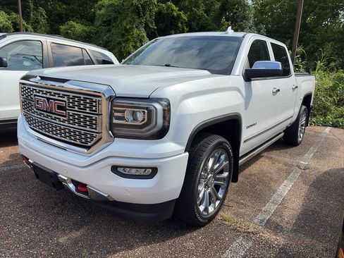 Used 2018 GMC Sierra 1500 Denali w/ Denali Ultimate Package AWD/4WD image 1