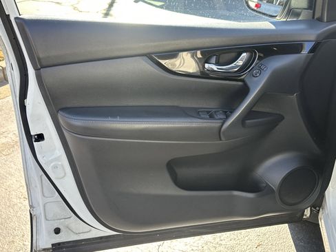 Used 2017 Nissan Rogue Sport SV w/ SV Premium Package image 11