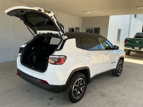 Used 2025 Jeep Compass Trailhawk AWD/4WD image 39