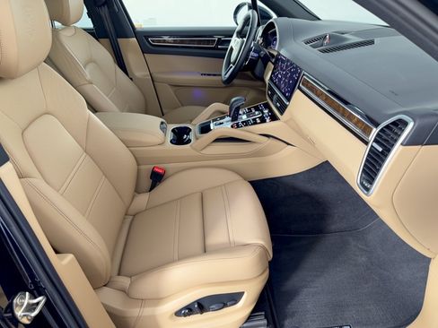 Certified 2023 Porsche Cayenne AWD/4WD image 30