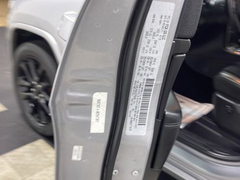 Used 2018 Jeep Grand Cherokee Altitude AWD/4WD image 27