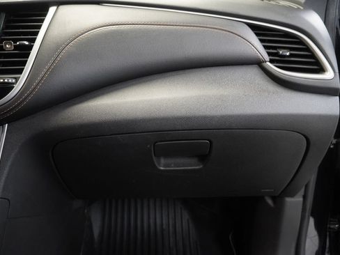 Used 2020 Chevrolet Trax LT w/ LT Convenience Package FWD image 36