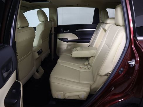 Used 2016 Toyota Highlander XLE image 21