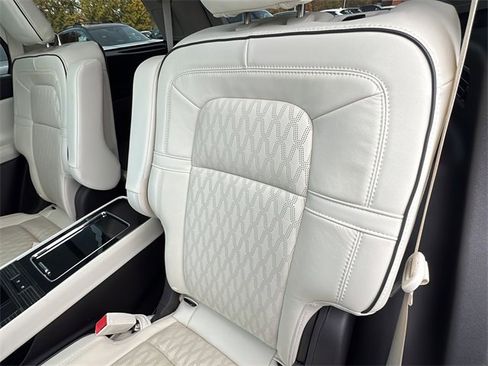 Used 2023 Lincoln Aviator Black Label w/ Jet Package image 18
