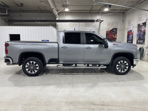 Used 2024 Chevrolet Silverado 3500 LT w/ Safety Package image 9