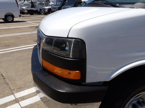 Used 2024 GMC Savana 2500 w/ Driver Convenience Package RWD image 5