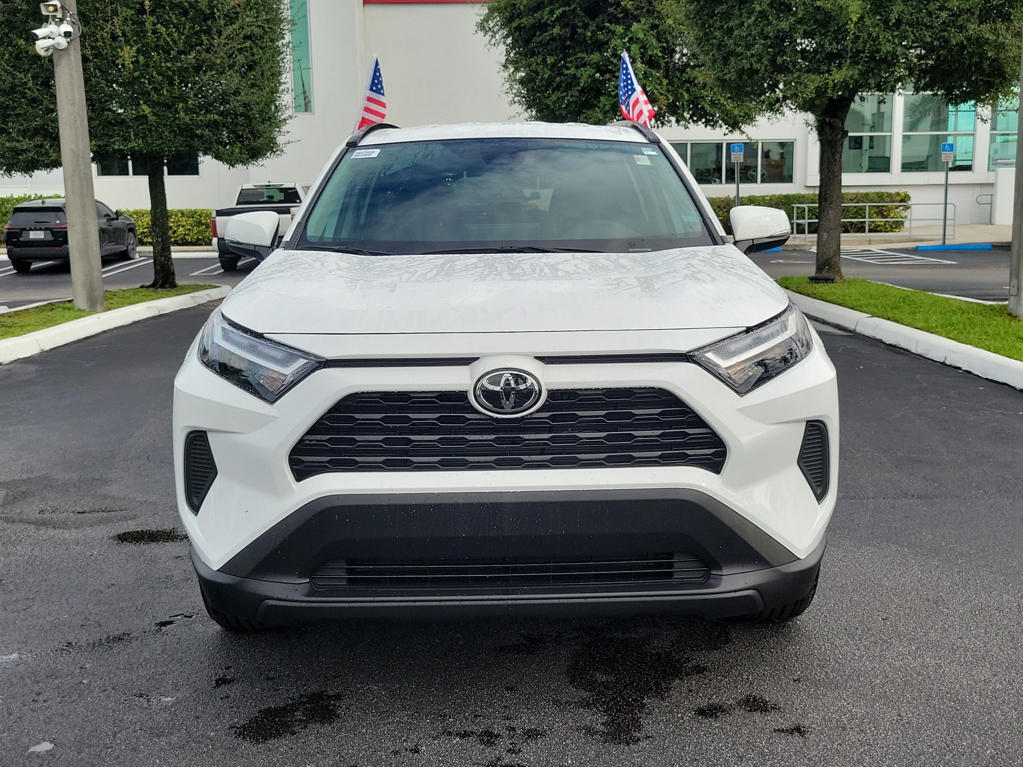 Used 2025 Toyota RAV4 XLE AWD/4WD image 4