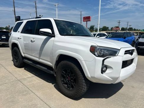 Used 2021 Toyota 4Runner SR5 Premium w/ Moonroof Package AWD/4WD image 3