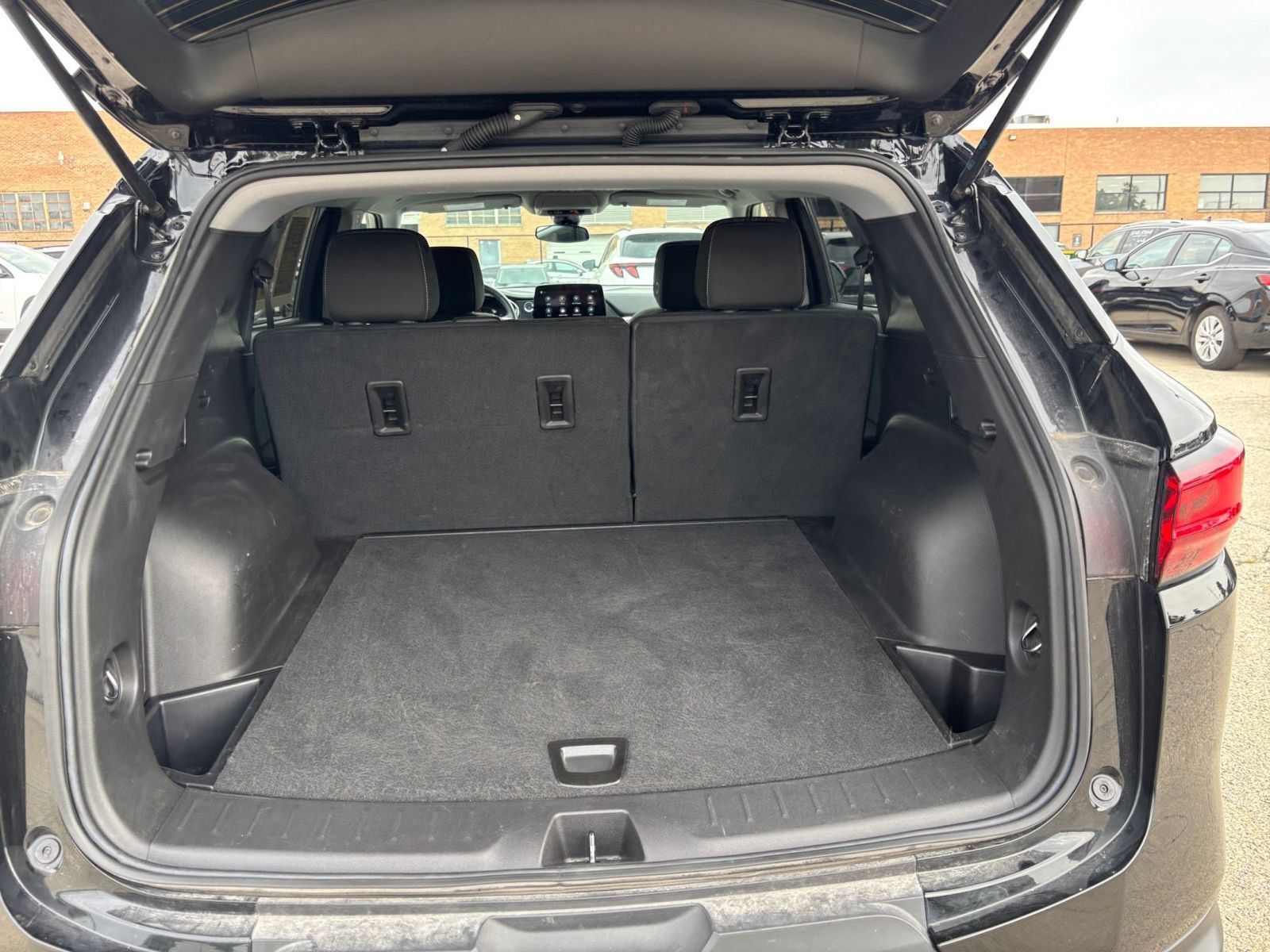 Used 2025 Chevrolet Blazer LT FWD image 31