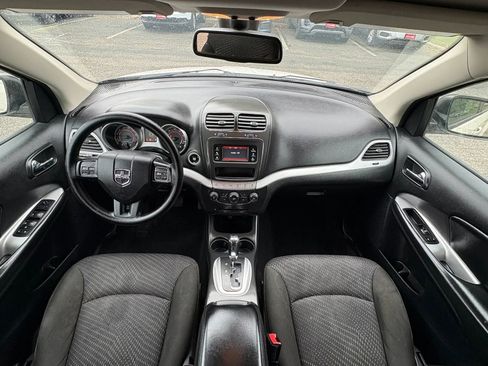 Used 2020 Dodge Journey SE FWD image 21