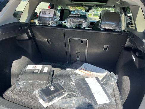 New 2025 Volkswagen Taos SE image 18