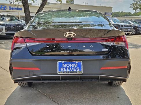 New 2025 Hyundai Elantra Blue image 4
