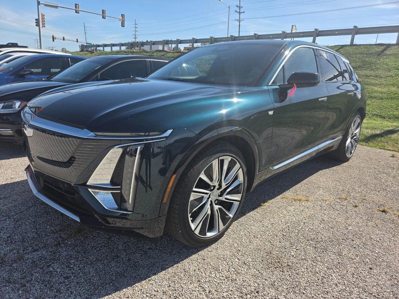 Used 2025 Cadillac Lyriq Luxury w/ LPO, Floor Liner Package AWD/4WD image 3