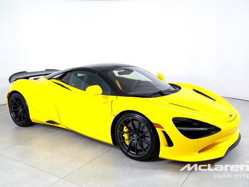 New 2026 McLaren 750S Spider RWD image 3