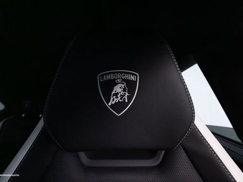 Used 2025 Lamborghini Urus SE AWD/4WD image 37