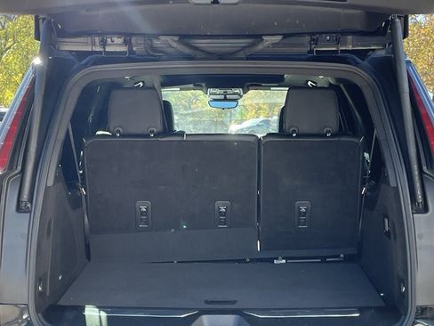Used 2023 Cadillac Escalade ESV Premium Luxury image 25