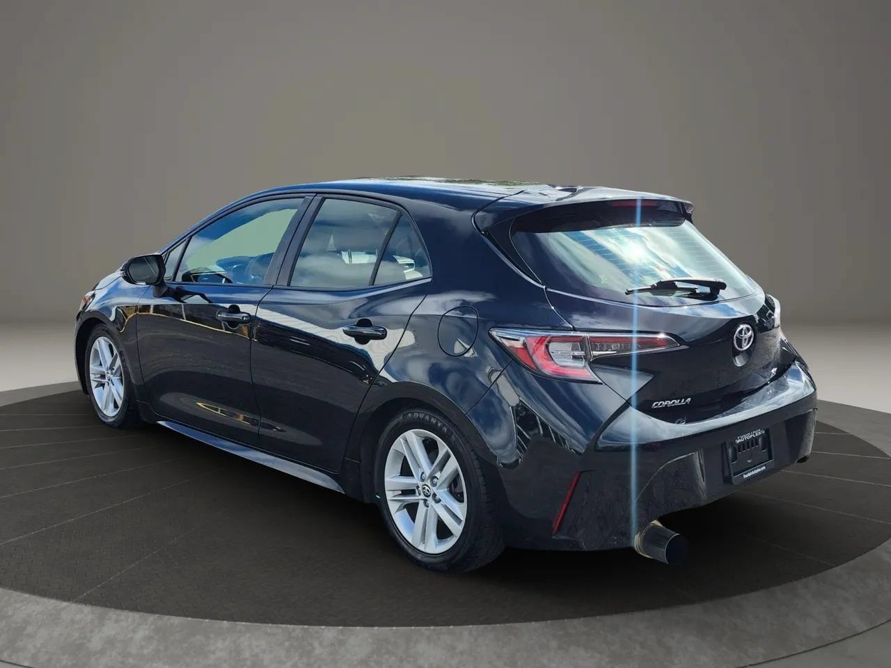 Used 2020 Toyota Corolla SE FWD image 3