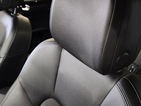 Used 2021 Porsche Macan image 32